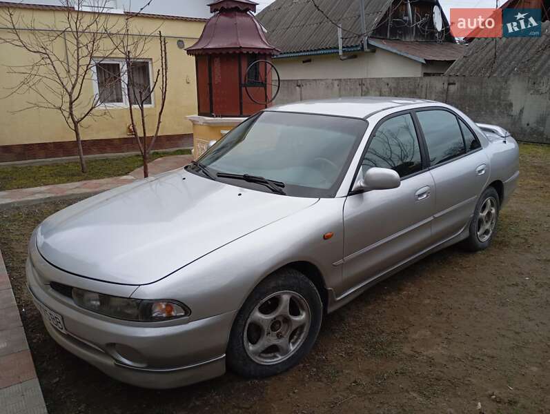 Седан Mitsubishi Galant 1996 в Черновцах