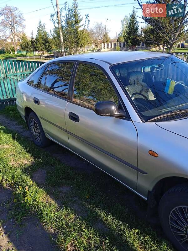 Ліфтбек Mitsubishi Galant 1993 в Іллінцях