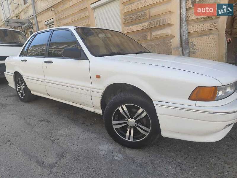 Седан Mitsubishi Galant 1992 в Черновцах