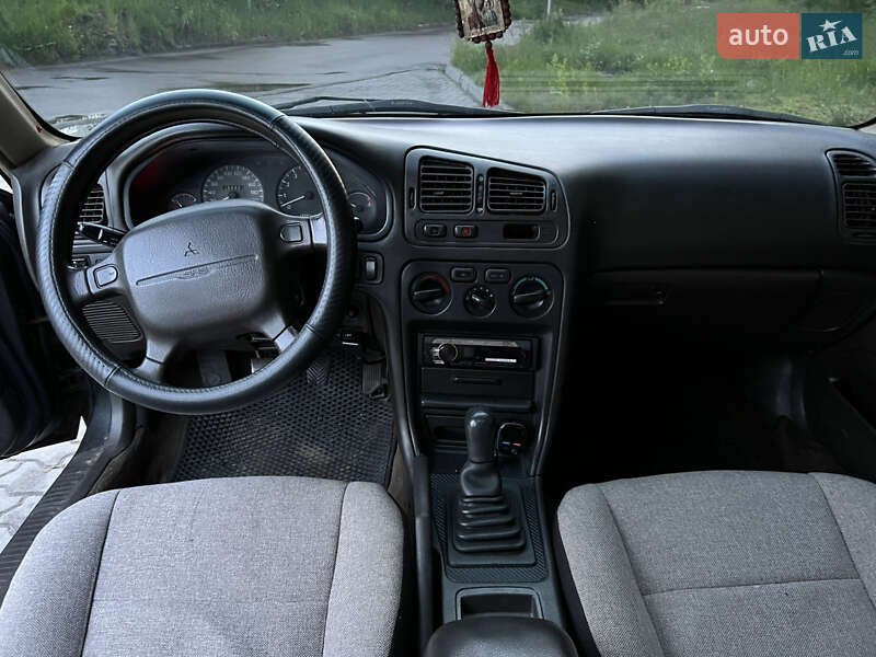 Лифтбек Mitsubishi Galant 1993 в Львове