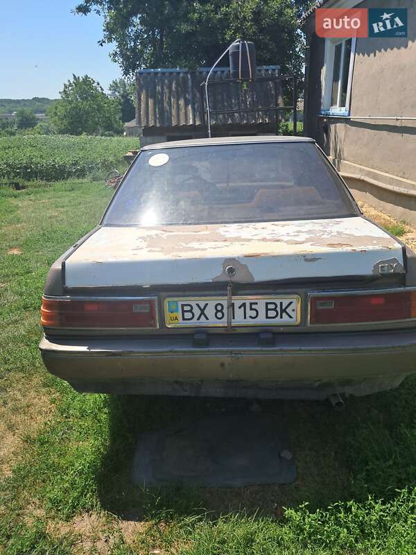 Седан Mitsubishi Galant 1987 в Дунаевцах