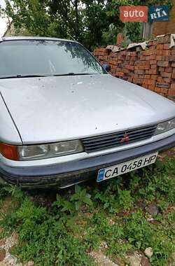 Седан Mitsubishi Galant 1988 в Летичеве