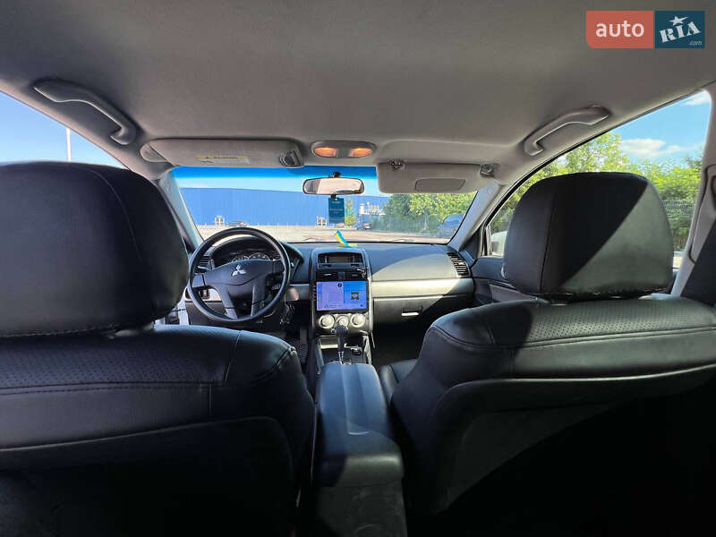 Седан Mitsubishi Galant 2011 в Черновцах