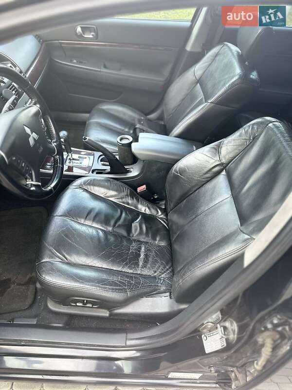 Седан Mitsubishi Galant 2009 в Киеве