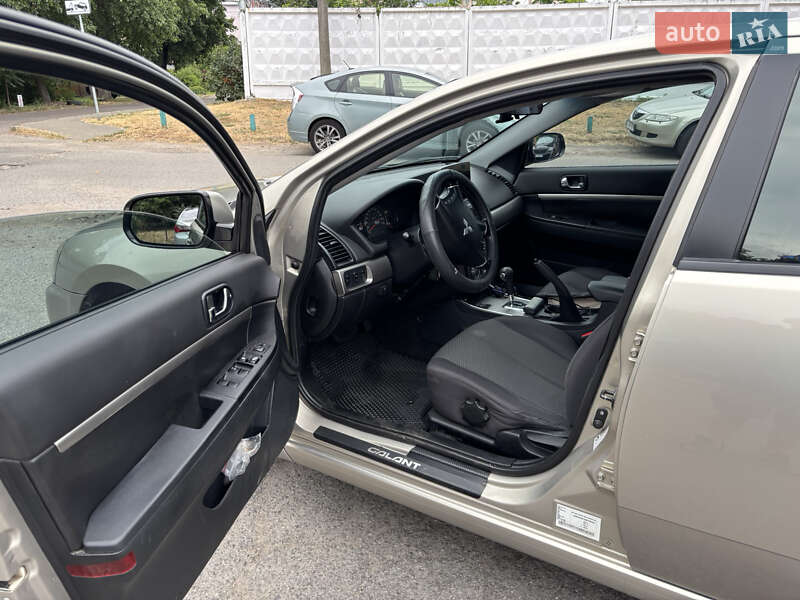 Седан Mitsubishi Galant 2009 в Киеве