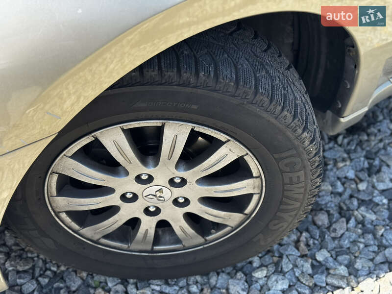 Седан Mitsubishi Galant 2007 в Киеве