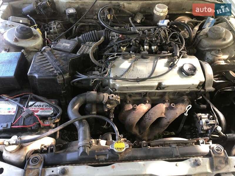 Седан Mitsubishi Galant 1993 в Синельниково