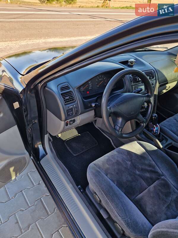 Седан Mitsubishi Galant 1997 в Доброславе