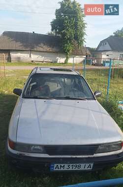Седан Mitsubishi Galant 1988 в Коростені
