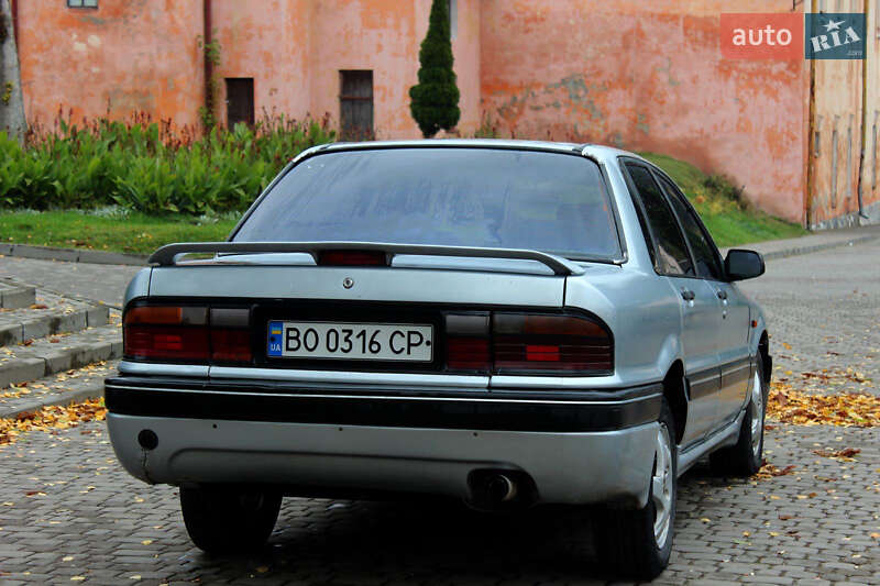 Седан Mitsubishi Galant 1989 в Кременце