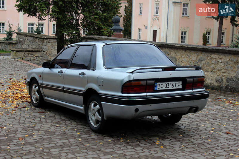 Седан Mitsubishi Galant 1989 в Кременце