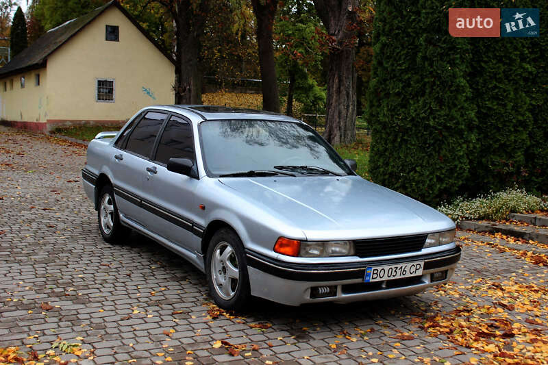 Седан Mitsubishi Galant 1989 в Кременце