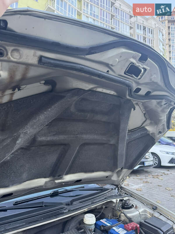 Седан Mitsubishi Galant 2009 в Киеве