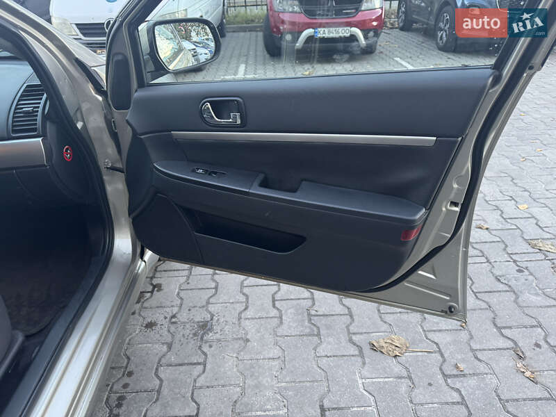 Седан Mitsubishi Galant 2009 в Киеве