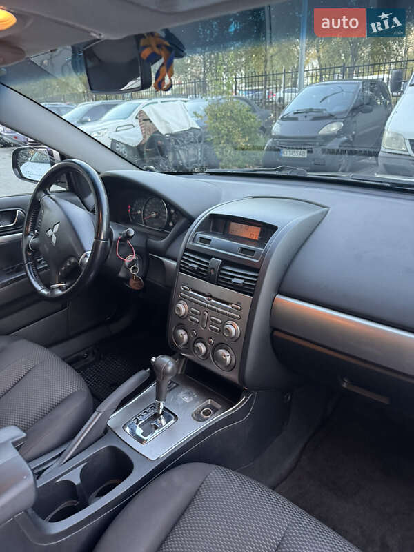 Седан Mitsubishi Galant 2009 в Киеве