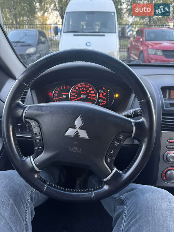 Седан Mitsubishi Galant 2009 в Киеве