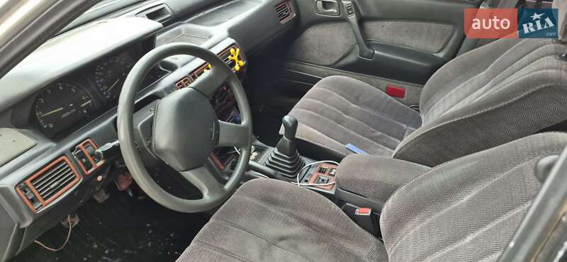 Седан Mitsubishi Galant 1988 в Тернополе