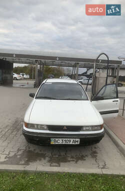 Седан Mitsubishi Galant 1989 в Львове