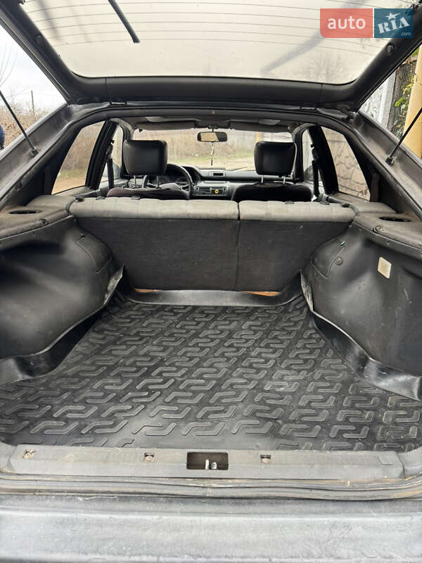 Лифтбек Mitsubishi Galant 1989 в Каменском