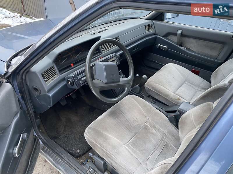 Седан Mitsubishi Galant 1987 в Киеве