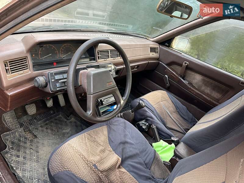 Седан Mitsubishi Galant 1986 в Ужгороді