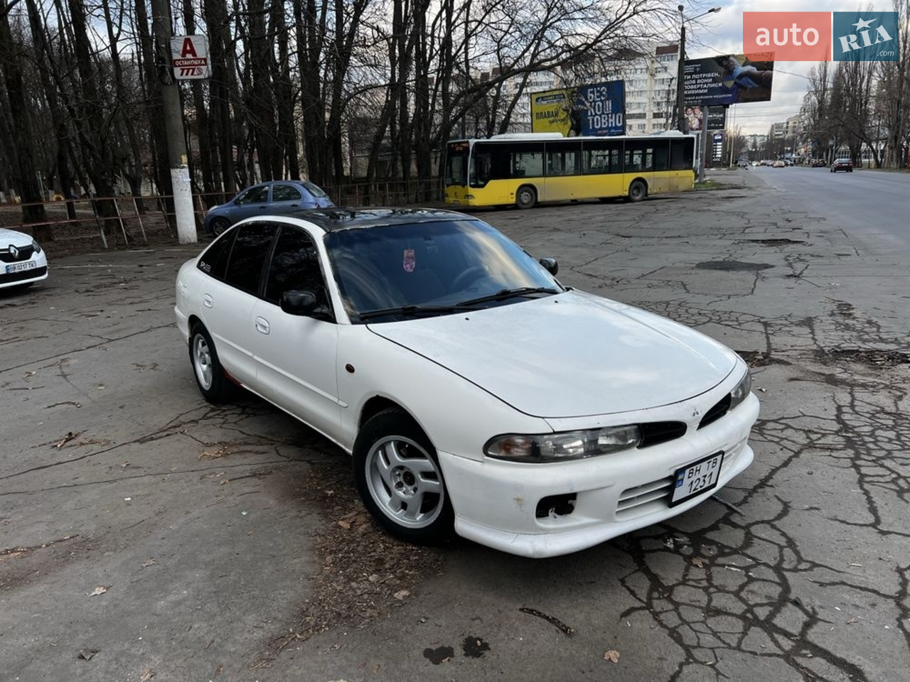 Продаю авто яке у власності 2 роки, було зроблено дуже великий обьем праці, авто переварене, оброблене, весь салон обклеїв вібро ізоляцією підлогу, всі двері, стелю та задні крила, авто обслуговане, комплект грм, помпа, гланий щеплення, свічки, броні проводі, маслосьємні ковпачки. Дуже бодран авто на газу та на бензині, стоїть добра музика, якщо вам не потрібна можу зняти авто буде дешевше. 
Пишіть дзвоніть за номером **********Андрій