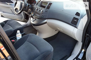 Минивэн Mitsubishi Grandis 2008 в 