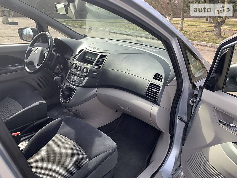 Минивэн Mitsubishi Grandis 2008 в Ровно фото 27 Минивэн Mitsubishi Grandis 2008 в Ровно