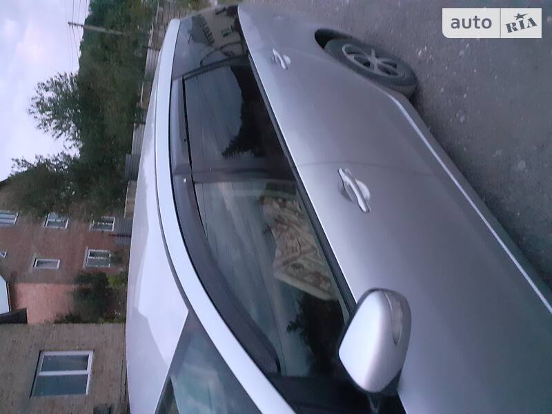 Минивэн Mitsubishi Grandis 2005 в Монастыриске