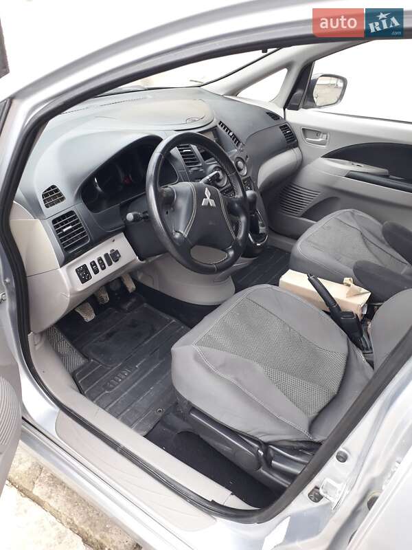 Мінівен Mitsubishi Grandis 2006 в Чернівцях