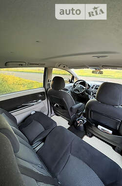 Минивэн Mitsubishi Grandis 2008 в 