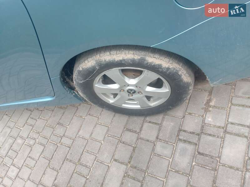 Минивэн Mitsubishi Grandis 2004 в Кременце