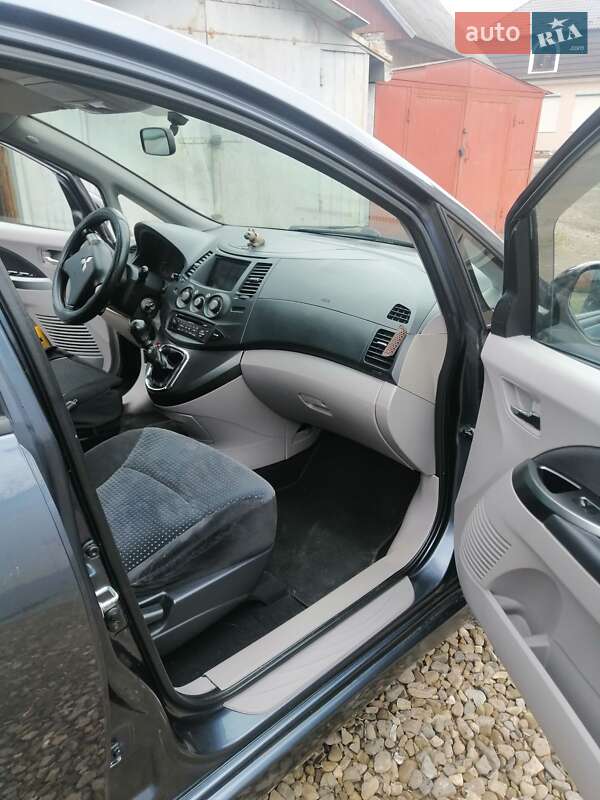 Минивэн Mitsubishi Grandis 2005 в Коломые