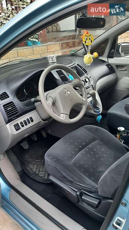 Минивэн Mitsubishi Grandis 2004 в Кременце