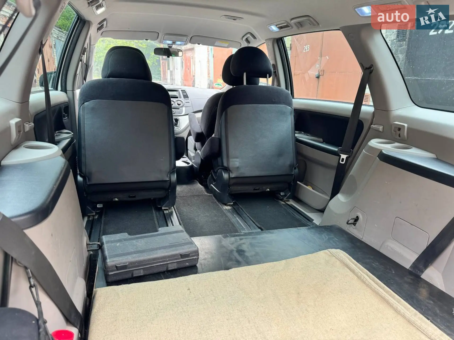 2010 Mitsubishi Grandis - мініатюра 6