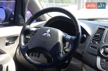 Минивэн Mitsubishi Grandis 2008 в 