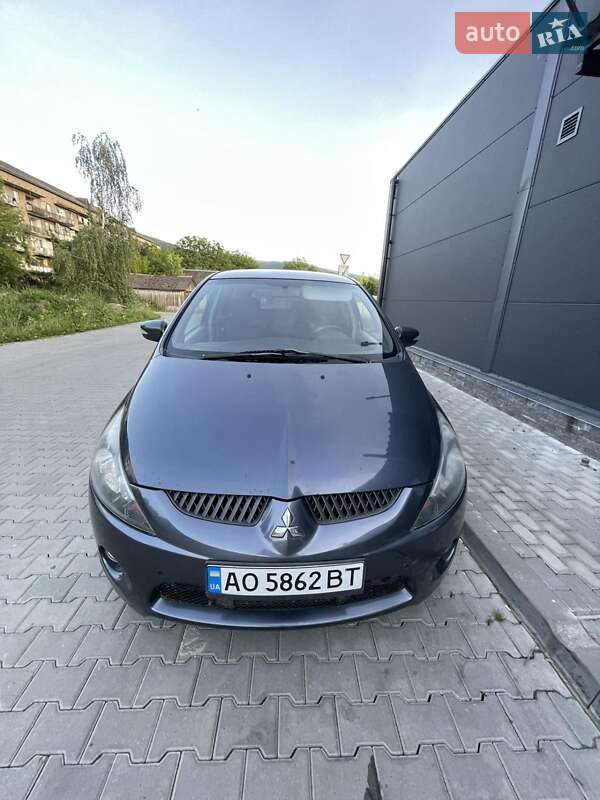 Mitsubishi Grandis 2006