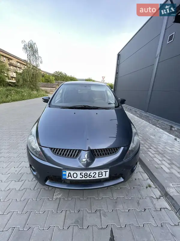 Mitsubishi Grandis 2005
