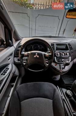 Минивэн Mitsubishi Grandis 2008 в 