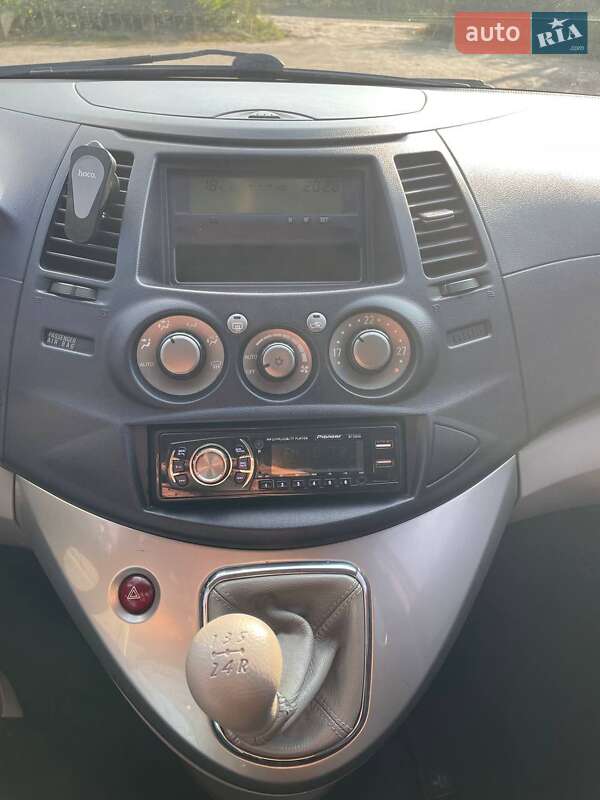 Минивэн Mitsubishi Grandis 2004 в Бродах