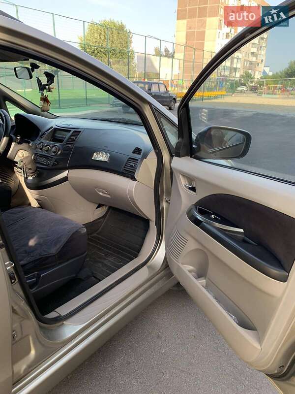 Минивэн Mitsubishi Grandis 2006 в Светловодске