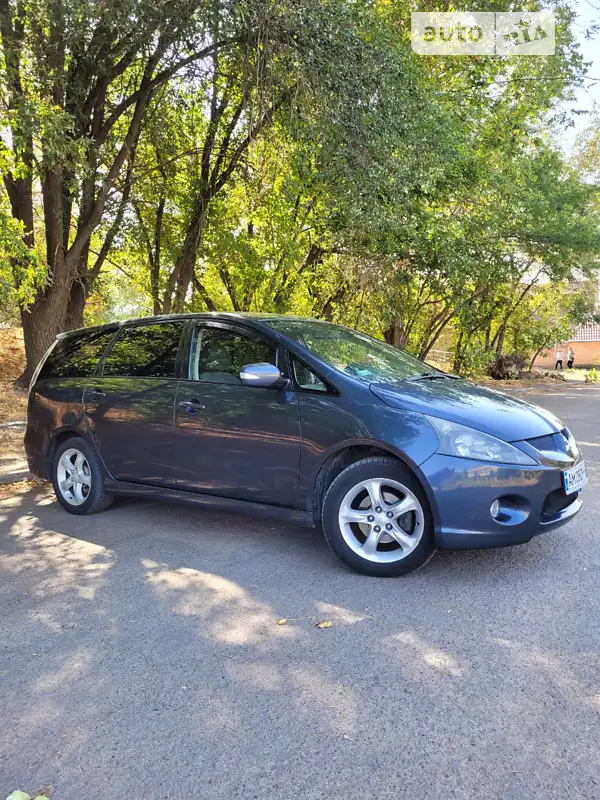 Mitsubishi Grandis 2005