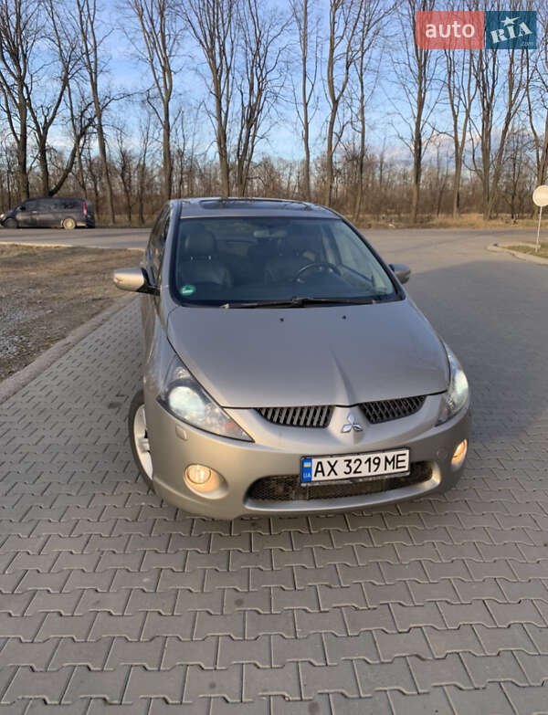 Mitsubishi Grandis 2006