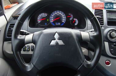 Мінівен Mitsubishi Grandis 2008 в 