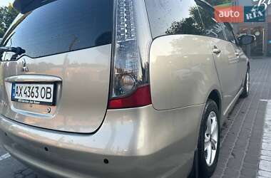 Минивэн Mitsubishi Grandis 2006 в 