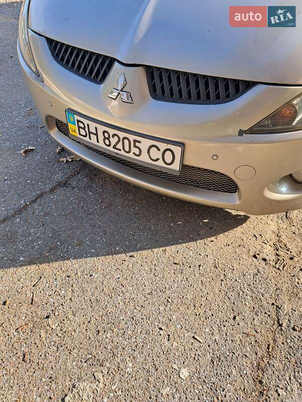 Mitsubishi Grandis 2006