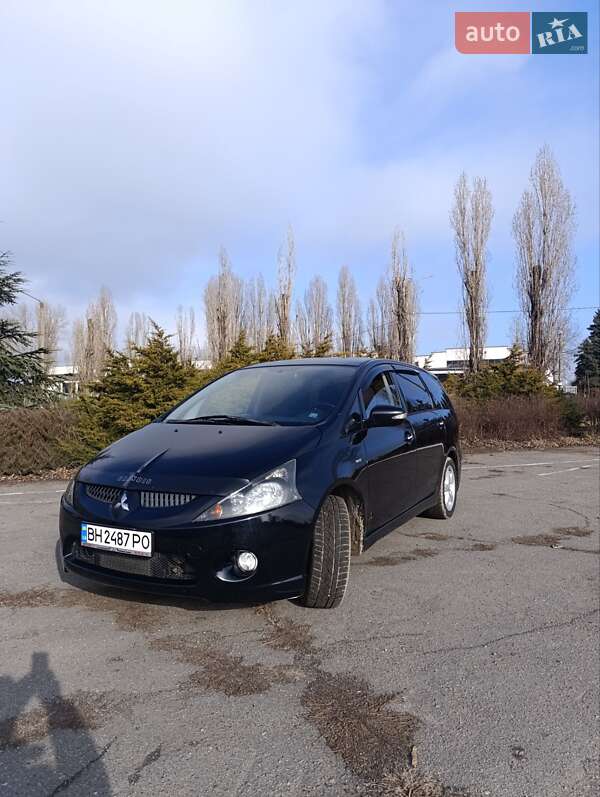 Mitsubishi Grandis 2005
