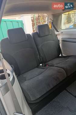 Минивэн Mitsubishi Grandis 2005 в 