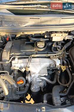Минивэн Mitsubishi Grandis 2005 в 