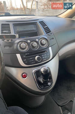 Минивэн Mitsubishi Grandis 2007 в 